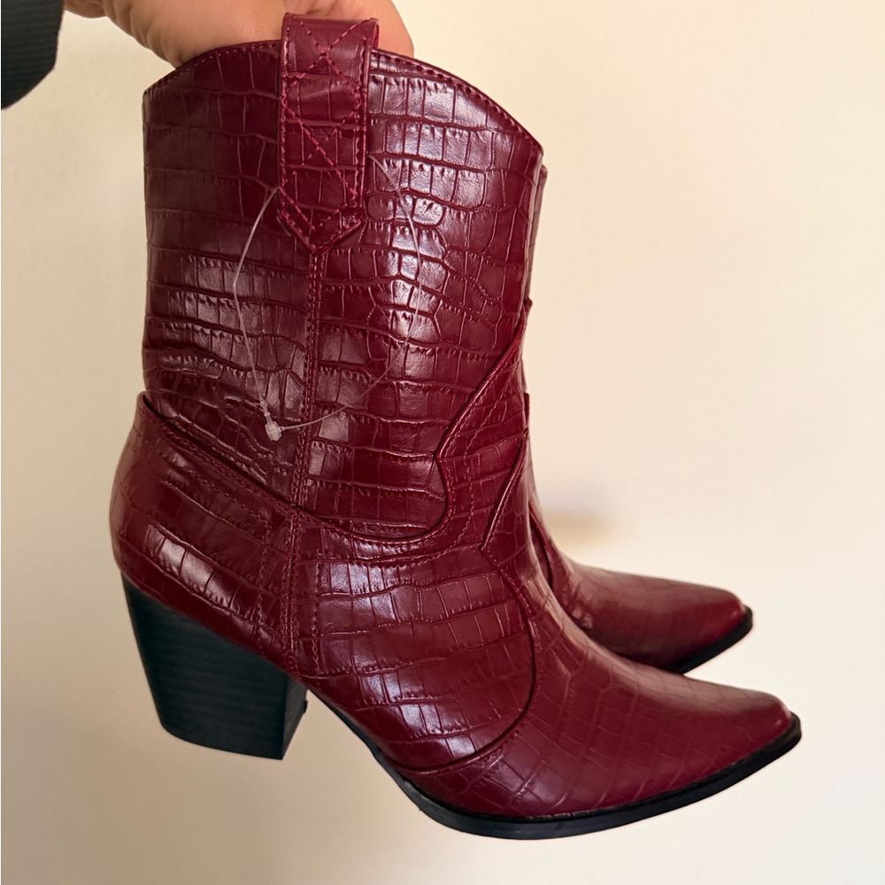 Coconuts by Matisse dark red burgandy leather cowboy boots size 7.5 NWOT